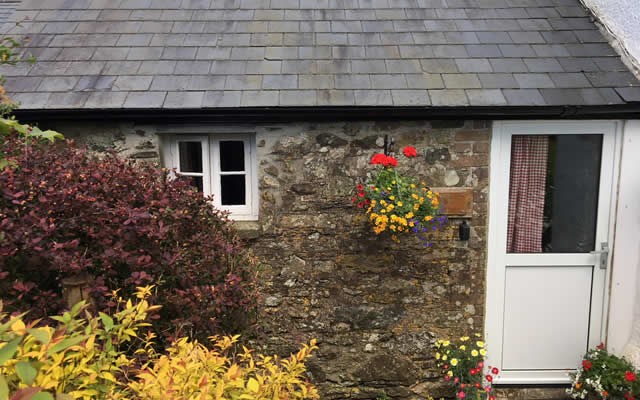 Honeysuckle Cottage - part of a Medieval Devon Hall House 