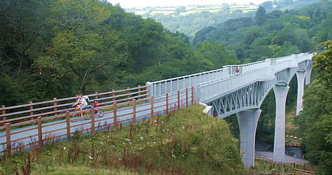 Cyclists on Gem Bridge, part of Drake's Trail